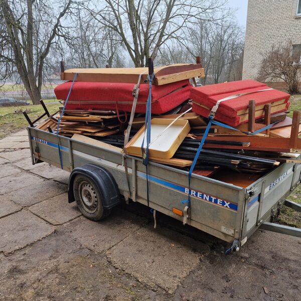 Dzīvokļu atbrīvošana no vecām mēbelēm un citām mantām