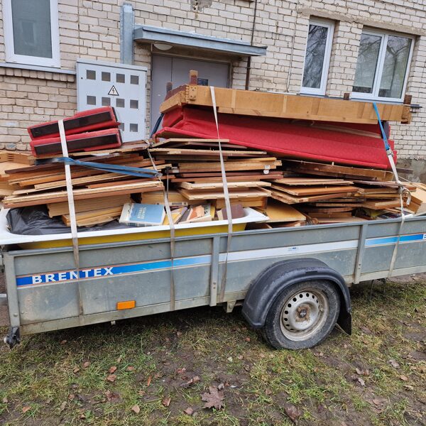 Dzīvokļu atbrīvošana no vecām mēbelēm un citām mantām