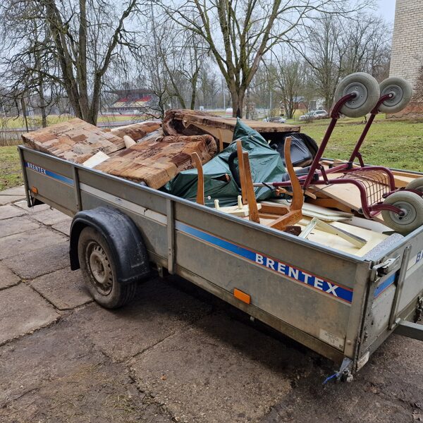 Dzīvokļu atbrīvošana no vecām mēbelēm un citām mantām