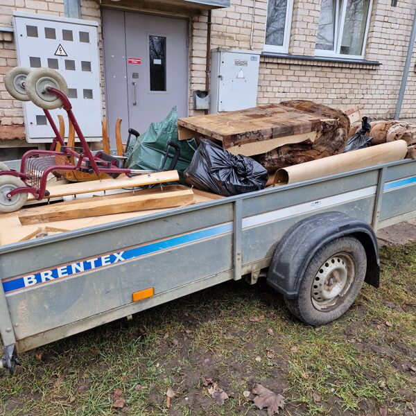 Dzīvokļu atbrīvošana no vecām mēbelēm un citām mantām