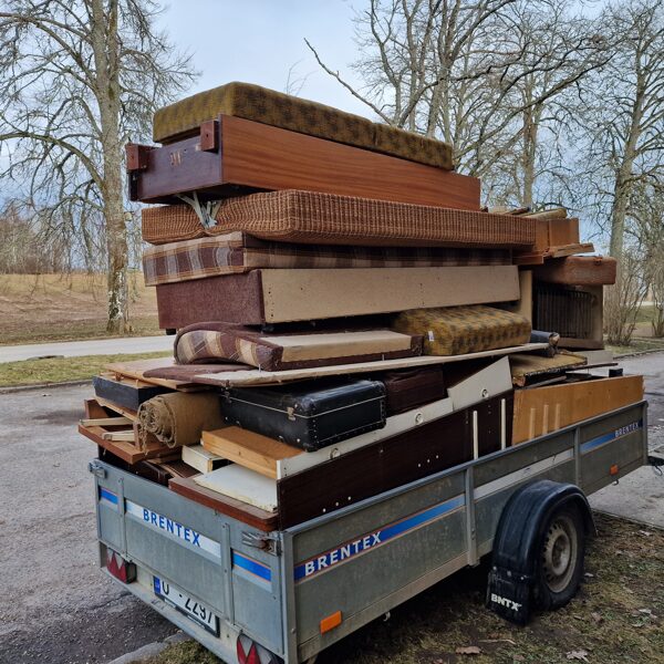 Veco mēbeļu izvešana