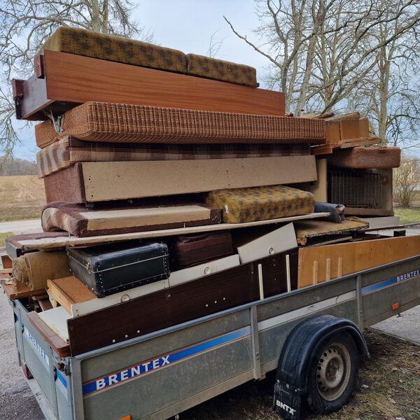 Veco mēbeļu demontāža un izvešana