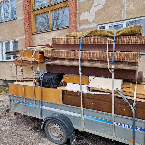 Veco mēbeļu demontāža un izvešana