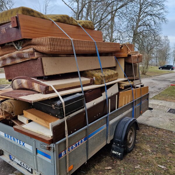 Veco mēbeļu demontāža un izvešana