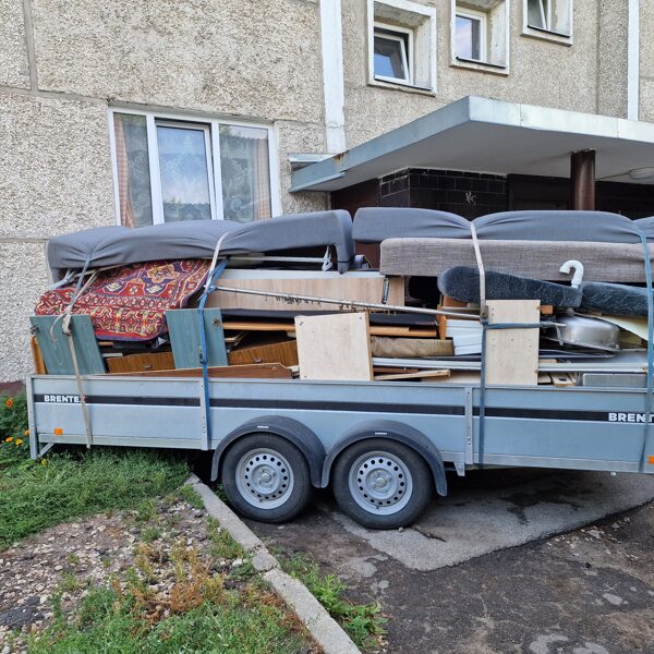 Veco mēbeļu demontāža un izvešana
