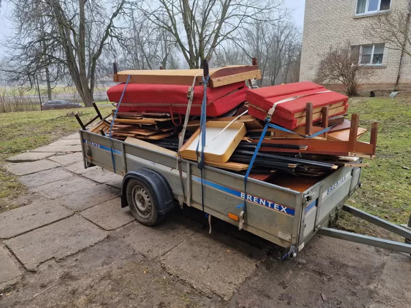 Dzīvokļu atbrīvošana no vecām mēbelēm un citām mantām