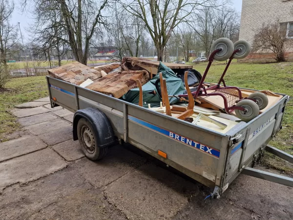 Dzīvokļu atbrīvošana no vecām mēbelēm un citām mantām