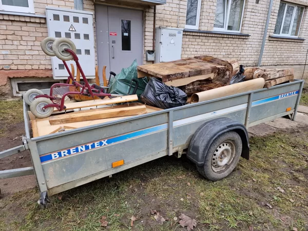Dzīvokļu atbrīvošana no vecām mēbelēm un citām mantām