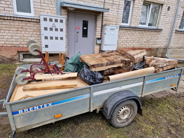 Dzīvokļu atbrīvošana no vecām mēbelēm un citām mantām