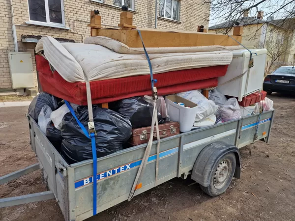 Dzīvokļu atbrīvošana no vecām mēbelēm un citām mantām