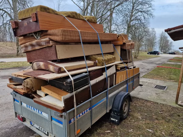 Veco mēbeļu demontāža un izvešana